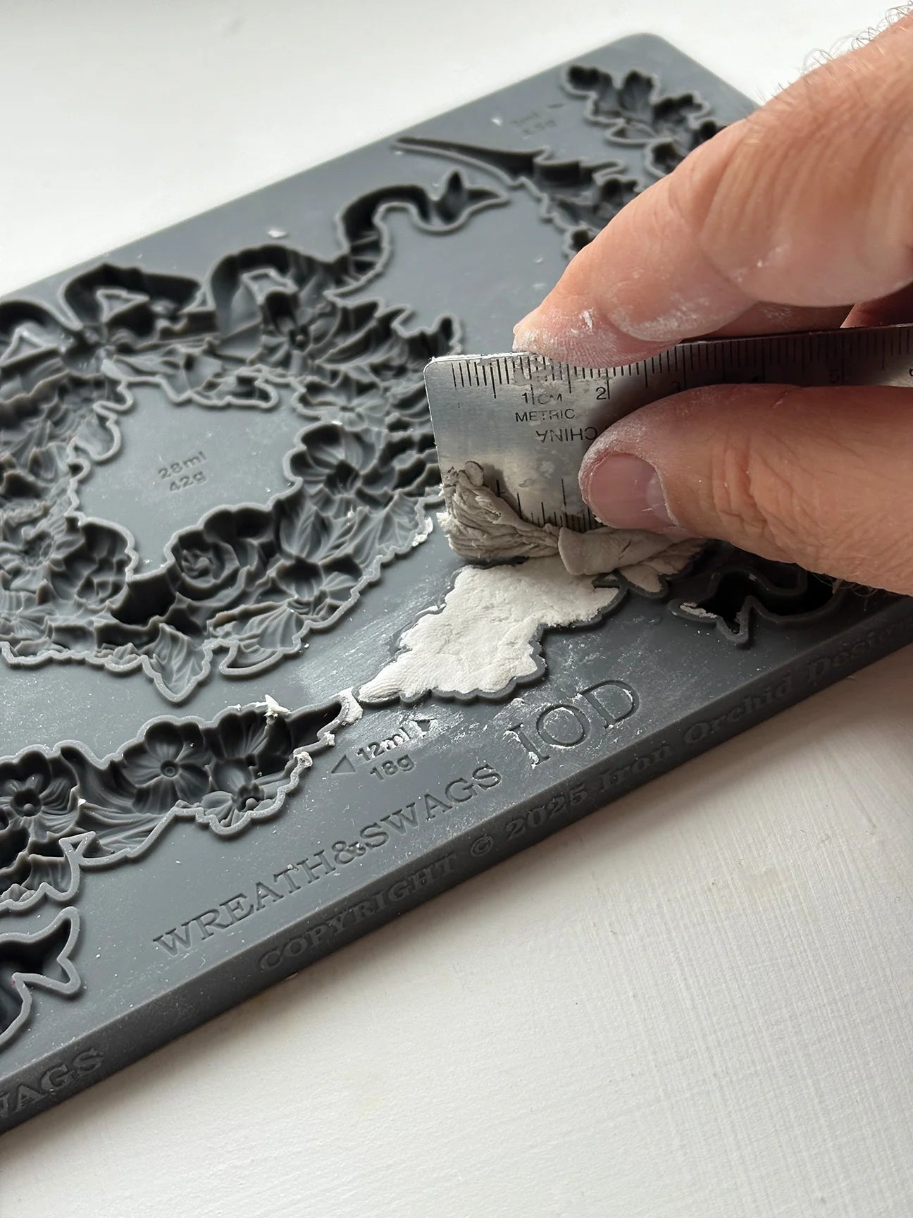 Wreath & Swags - 6" x 10" Decor Mould - IOD